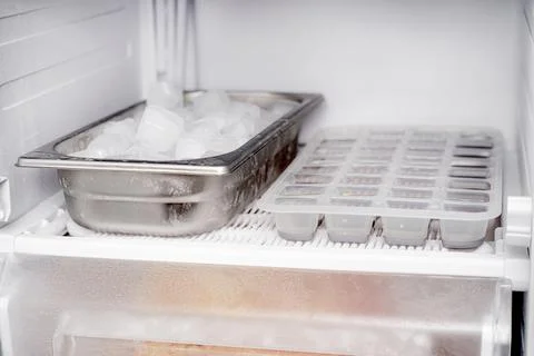 Frozen ice cubes in the freezer. Foto stock