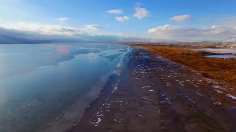 Frozen Lake Beach Pan with Sunset Reflection Vídeos de archivo 70864255