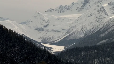 Frozen mountain lake between snow-capped mountains. Close-up. Video stock 106857315