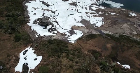 Frozen mountain lake in Norway 스톡 동영상 70100568