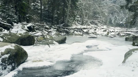 Frozen Mountain River in Winter Video stock 58973428