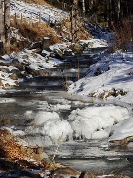 Frozen Mountain Stream in Winter Landscape Фото