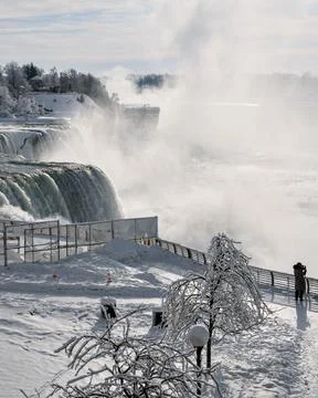 Frozen Niagara Falls Edge With Ice Formations And Snow Stock Photos