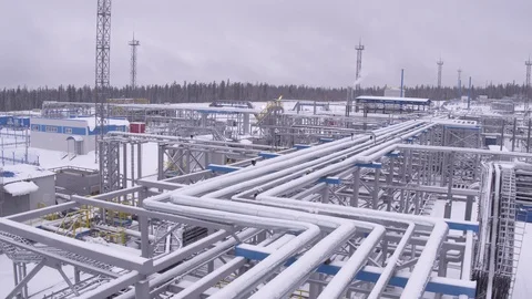 Frozen pipes on gas field 2 Vídeo Stock 123778940