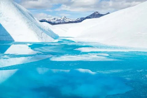 Frozen pool melting on the surface of the Matanuska Glacier in Spring. The ic Stock-Fotos