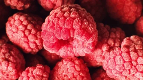 Frozen raspberries with frost rotating, macro shot Stock-Footage 124477352