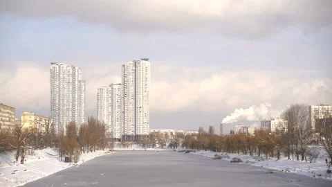 Frozen river and high-rise buildings in slow motion. Stock Footage 166162344