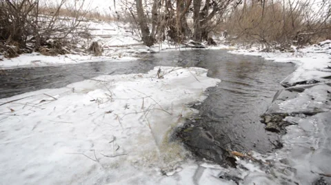 Frozen River Flow with Icicles Video stock 33547976