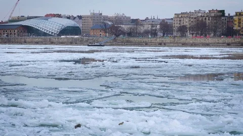 Frozen river in the winter Video stock 71282520