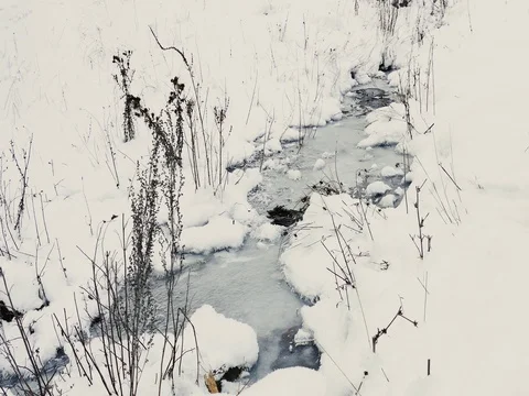 Frozen River in Winter 库存影片 73548736