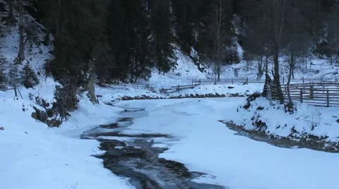 Frozen river in wintertime Video stock 21879756