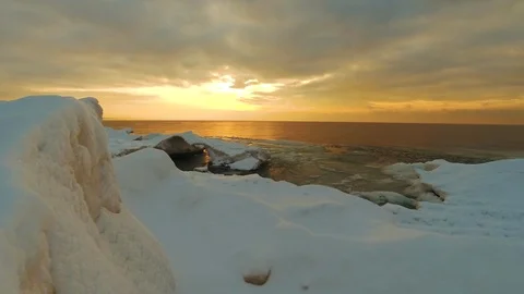 Frozen Sea With Ice Stacks Видео 101809707