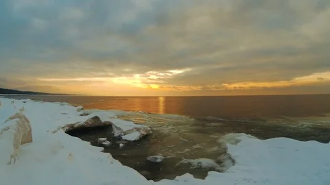 Frozen Sea With Ice Stacks Видео 101809872