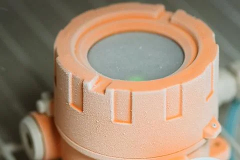 Frozen sensor. Cold testing measuring equipment. Stockfoto's