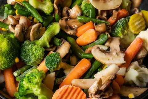 Frozen vegetables. Frozen vegetable mixture of carrots, corn and peas. Foto stock