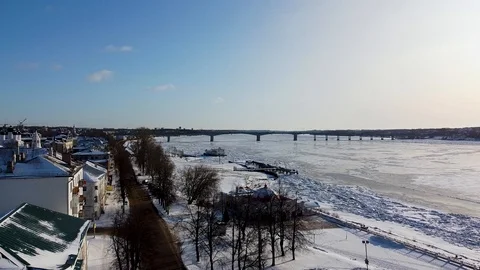 Frozen Volga river and Bridges across the river Vídeos de archivo 123797654