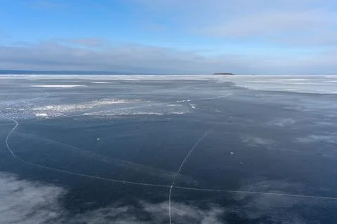 Frozen Volga River with smooth, flat, transparent ice at its widest point n.. Foto stock