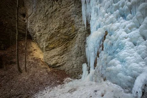 Frozen waterfall in cold winter Foto stock
