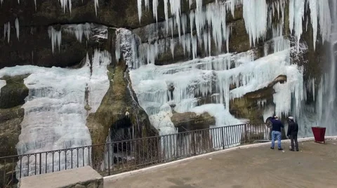 Frozen waterfall drone shot Vidéo 58490837