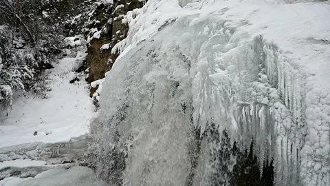 Frozen waterfall. Video stock 122311344