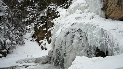 Frozen waterfall. Video stock 122311498