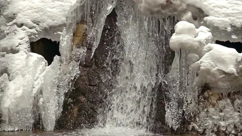 Frozen waterfall in winter Video stock 86289284