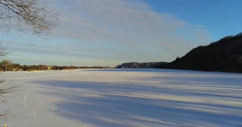 Frozen Winter Lake 库存影片 148124012