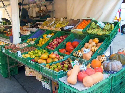 Fruit &amp;amp; vegetable stall in Bern's market Stock Photos