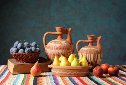 Fruit and ceramic pitcher Foto stock