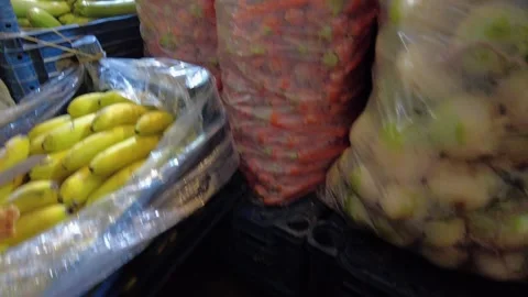 Fruit and vegetable market Stockbeeldmateriaal 240573692