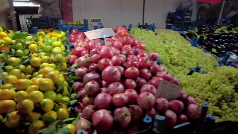 Fruit and vegetable market Stockbeeldmateriaal 240573907