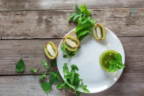 Fruit and vegetable smoothies. Flat lay 库存照片