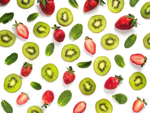 Fruit, berryes and leaves pattern background, isolated Kiwi fruit slice, s... Foto stock