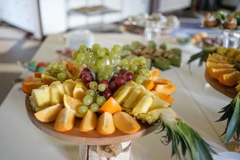Fruit buffet. Grapes, pineapples, oranges, apples and others. Foto stock