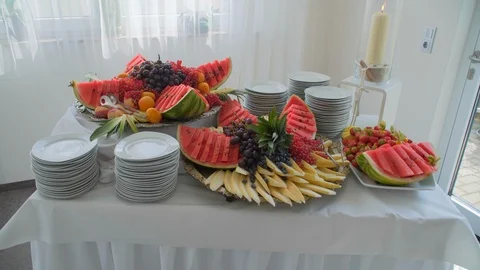 Fruit on the buffet table Vidéo 115898066