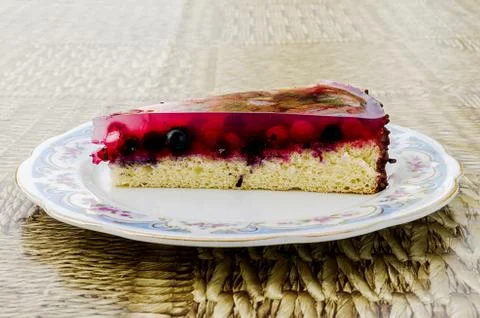 Fruit cake with berries on the table Foto stock