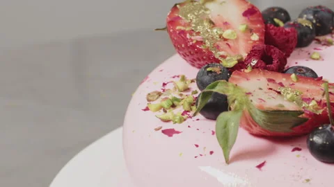 Fruit on the cake close up sprinkled with gold paint. Decoration with summer Stockbeeldmateriaal 156668000