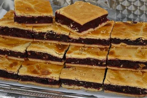 Fruit-filled strudel squares 库存照片