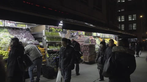 Fruit grocery store Upper West Side Manhattan, people walking street night 4K NY 스톡 동영상 60793995