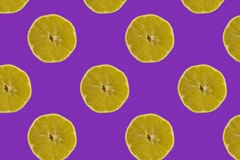 Fruit pattern. Colorful pattern of lemon slices on a purple background. Pho.. Foto stock