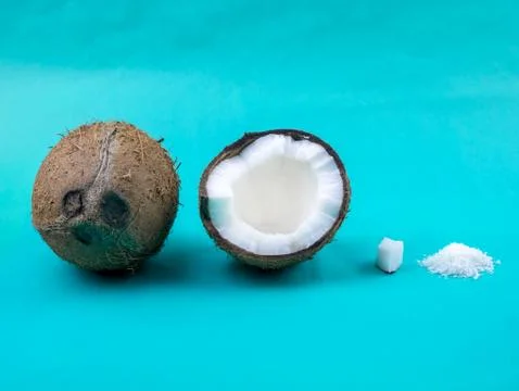 Fruit pattern from different parts of ripe natural organic exotic coconuts fruit Foto stock