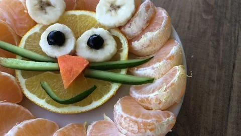 Fruit plate designed as mice face. 스톡 동영상 295873978