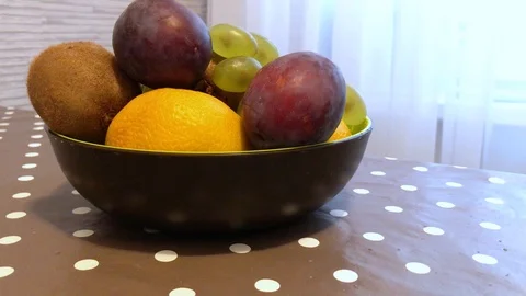 Fruit in a plate on the table. drops of water on the fruit. 4 Video stock 98047953