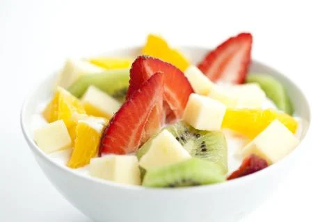 Fruit salad with chunks of fruit and yogurt Foto stock