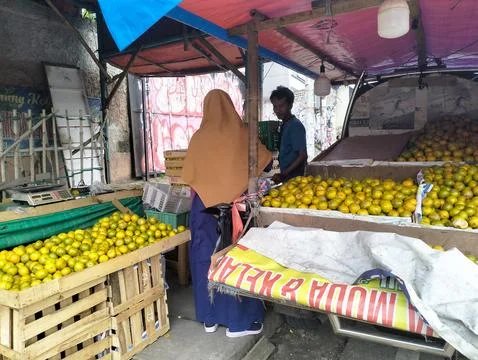 At Fruit Store Foto stock