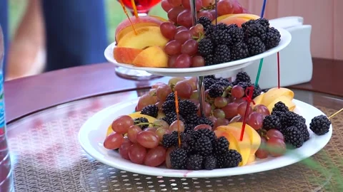 Fruit on a vase. Video stock 138385255