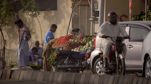 Fruit vendor in the city Video stock 111703269