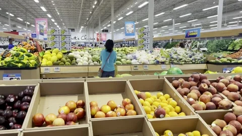 Fruits and Vegetables at Superstore Video stock 245224112