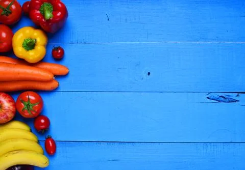 Fruits and vegetables on table 库存照片