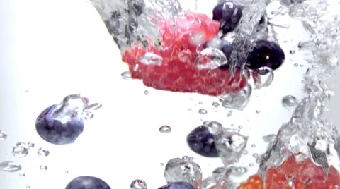 Fruits Falling in to the Water Slow Motion Vidéo 8960771
